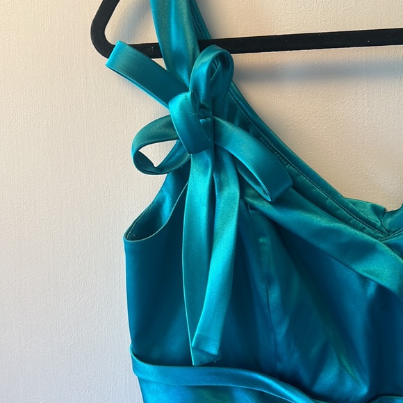 JS Collections Formal Dress - Picture 5 of 8